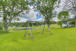 Honesdale Cabin on 110-acre Farm: Pets Welcome!