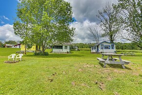 Honesdale Cabin on 110-acre Farm: Pets Welcome!
