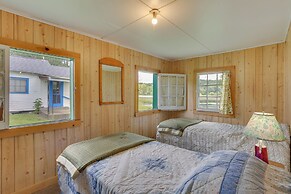 Honesdale Cabin on 110-acre Farm: Pets Welcome!