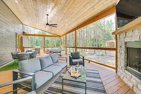 Riverfront Broken Bow Cabin w/ Private Hot Tub!