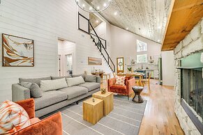 Riverfront Broken Bow Cabin w/ Private Hot Tub!