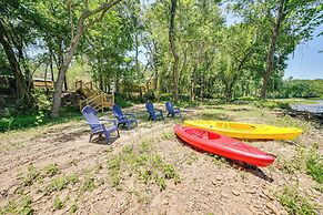 Riverfront Broken Bow Cabin w/ Private Hot Tub!