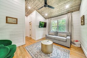 Riverfront Broken Bow Cabin w/ Private Hot Tub!