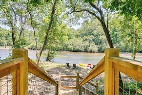 Riverfront Broken Bow Cabin w/ Private Hot Tub!
