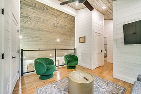 Riverfront Broken Bow Cabin w/ Private Hot Tub!