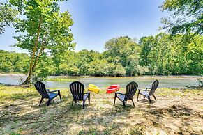 Riverfront Broken Bow Cabin w/ Private Hot Tub!