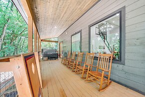 Riverfront Broken Bow Cabin w/ Private Hot Tub!