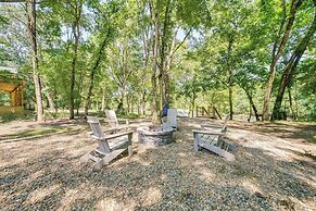 Riverfront Broken Bow Cabin w/ Private Hot Tub!
