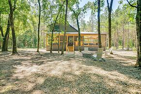 Riverfront Broken Bow Cabin w/ Private Hot Tub!