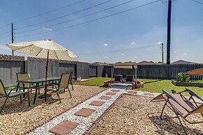 Welcoming Home ~ 16 Mi to Downtown Houston!