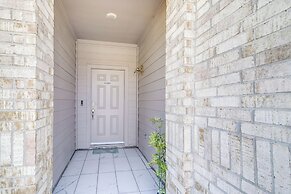 Welcoming Home ~ 16 Mi to Downtown Houston!