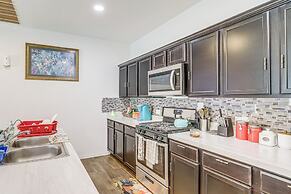 Welcoming Home ~ 16 Mi to Downtown Houston!