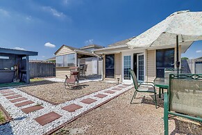 Welcoming Home ~ 16 Mi to Downtown Houston!