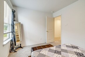 Welcoming Home ~ 16 Mi to Downtown Houston!