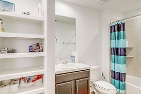 Welcoming Home ~ 16 Mi to Downtown Houston!