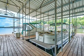 Grill, Boat Slip, & Game Room: Calm Cove Apt!