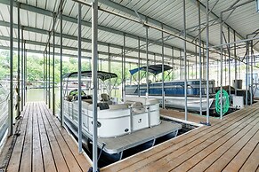 Grill, Boat Slip, & Game Room: Calm Cove Apt!