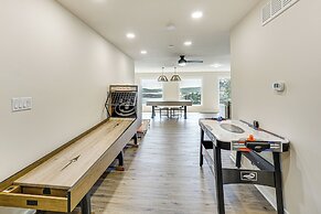 Grill, Boat Slip, & Game Room: Calm Cove Apt!