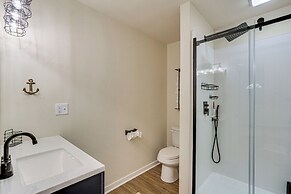 Grill, Boat Slip, & Game Room: Calm Cove Apt!