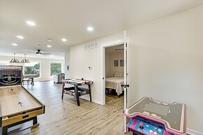 Grill, Boat Slip, & Game Room: Calm Cove Apt!