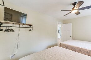 Grill, Boat Slip, & Game Room: Calm Cove Apt!