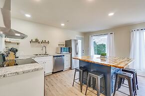 Grill, Boat Slip, & Game Room: Calm Cove Apt!