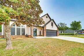 'peace & Tranquility' Home, 2 Mi to Downtown Tulsa