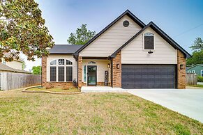 'peace & Tranquility' Home, 2 Mi to Downtown Tulsa