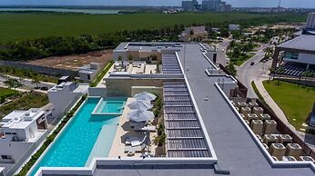 Exclusive Apartment with rooftop pool
