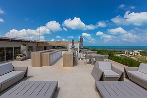 Exclusive Apartment with rooftop pool