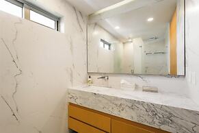 Exclusive Apartment with rooftop pool