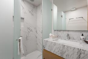 Exclusive Apartment with rooftop pool