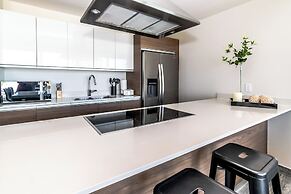 Exclusive Apartment with rooftop pool