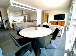 Exclusive Apartment with rooftop pool