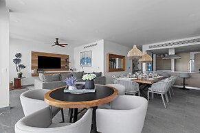 Exclusive Apartment with rooftop pool