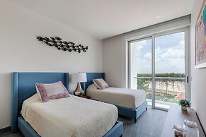 Exclusive Apartment with rooftop pool