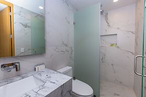 Exclusive Apartment with rooftop pool