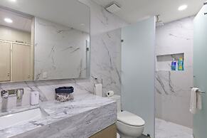 Exclusive Apartment with rooftop pool