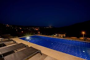 Villa w Pool BBQ Garden 5 min to Phellos in Kas