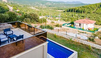 Villa w Pool BBQ Garden 5 min to Phellos in Kas