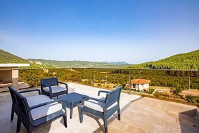 Villa w Pool BBQ Garden 5 min to Phellos in Kas