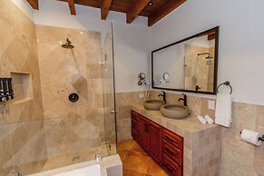 Hotel Boutique Five Queens
