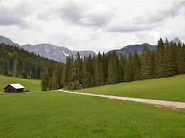 Holiday Apartment Alpengluhen