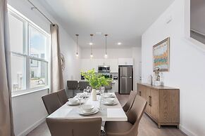 Magic Manor by Avantstay Pool 30min to Disney