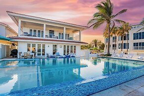 Beach Haven by Avantstay Pool + Ocean Views Steps From the Beach