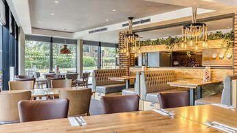Premier Inn Bristol Parkway - M32