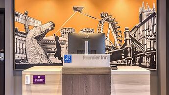 Premier Inn Bristol Parkway - M32