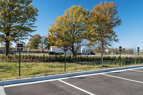 Atwell Suites Kansas City Airport by IHG