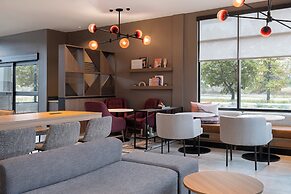 Atwell Suites Kansas City Airport by IHG