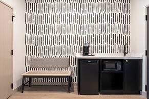 Atwell Suites Kansas City Airport by IHG